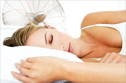 Nggak Bisa Tidur Tanpa Kipas Angin? Kenali Bahayanya yang Bikin Kamu Susah Tersenyum Lagi
