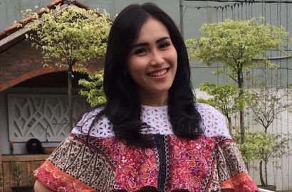 Heboh Dikabarkan 'Akui' Nikahi Siri Raffi Ahmad, Ayu Ting Ting Unggah Foto Senyum