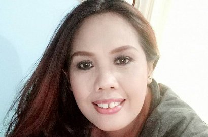 Heboh Foto Mojok Bareng Brondong, Ely Sugigi 'Semprot' Akun Gosip