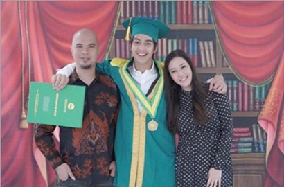 Bangga Satukan Ahmad Dhani dan Maia di Foto Wisuda, Caption El Rumi Ini Bikin Haru