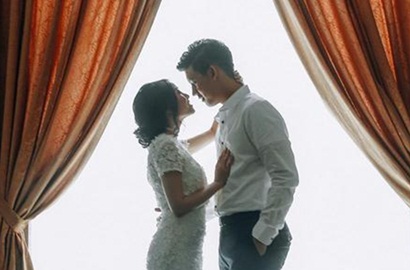 Diguyur Hujan, Rini Wulandari Resmi Menikah dengan Jevin Julian