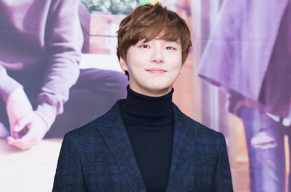 Yoon Shi Yoon Sok Keren Ala Idol di Poster 'The Best Hit'