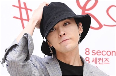 Bikin Nangis, Manisnya Surat dari G-Dragon Untuk Orangtuanya Ini