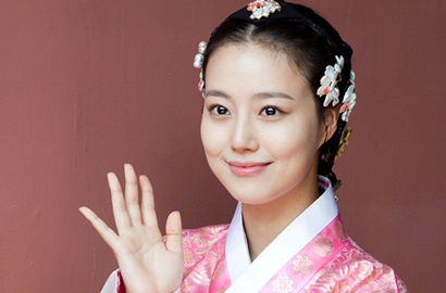 Syuting 'Criminal Minds', Tatapan Tajam Moon Chae Won Bikin Penasaran