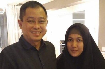 Viral di Medsos, Ini Identitas Wanita Berhijab Syar'i dalam Foto dengan Menteri Jonan