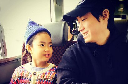 Rayakan Hari Orangtua, Ini yang Dilakukan Tablo Epik High dan Haru