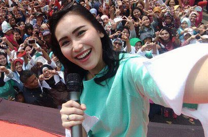 Bintangi Iklan Sampo, Netter Bandingkan 'Kecelakaan' Ayu Ting Ting Versus Dian Sastro cs
