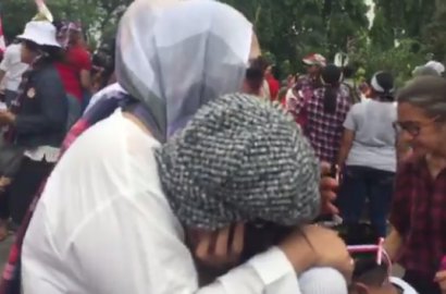 Tangisan Hingga Ricuh, Potret Kekecewaan Pendukung Ahok Atas Putusan Hakim