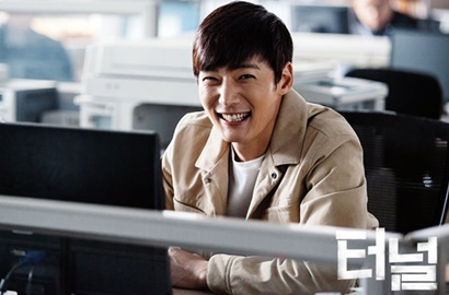 Akhirnya Balik ke 1986, Choi Jin Hyuk Bakal Ketemu Istri di Teaser Ep 13 'Tunnel'