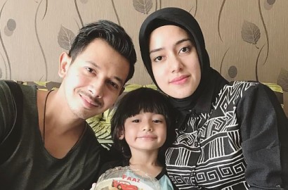 Antusias dengan Pernikahan Ibunda, Anak Fairuz A. Rafiq Bagikan Undangan Sendiri