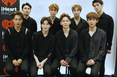 Penuh Tawa, EXO Bahas Kenangan Indah Hingga Iklan Times Square