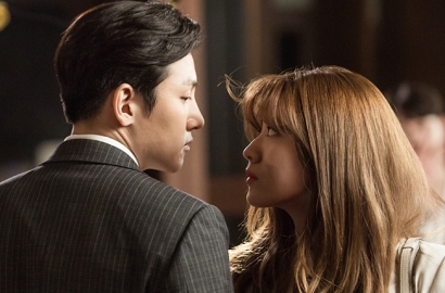 Ji Chang Wook Malu-Malu 'Diserang' Nam Ji Hyun di 'Suspicious Partner'