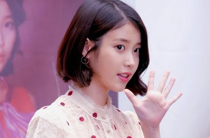 Tak Gelar Pesta, IU Pilih Melukis Mural Bareng Fans di Hari Ultah