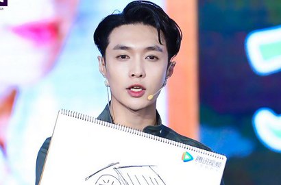 Kerap Digosipkan Bakal Hengkang, Ini Bukti Lay Sayang Member EXO