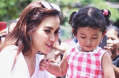 Ayu Ting Ting Cium Bibir Bilqis, Netter Kembali Curiga Kode Mesra Buat Raffi