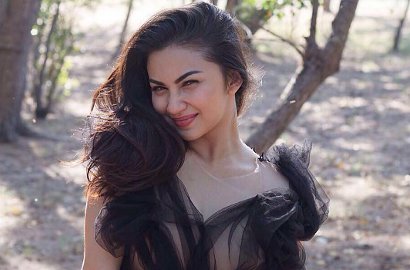 Kunci Kolom Komentar di Foto Mesra Bareng Pacar, Ariel Tatum Ogah Dibully?