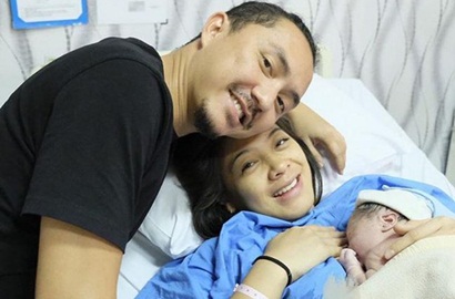 Bahagia Sambut Kelahiran Buah Hati, Ini Arti Nama Unik Anak Kedua Omesh