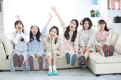 Dinilai Usung Konsep Lolita Saat Tampil di 'MuBank', Girl Grup Rookie Ini Tuai Cibiran