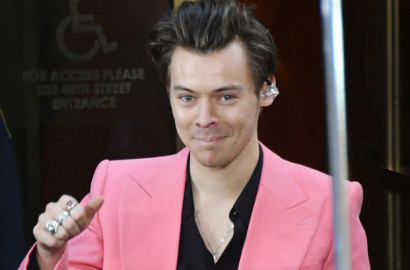 Meski Sudah Putus, Harry Styles Isyaratkan Masih Berhubungan dengan Taylor Swift