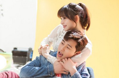 Kocaknya Kim Ji Won-Park Seo Joon Saling Pukul Pantat di Teaser 'Fight My Way'