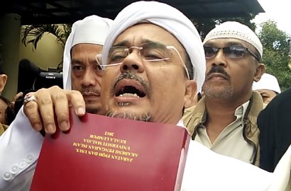 Tak Kunjung Pulang ke Indonesia, Inikah Alasan Habib Rizieq Balik ke Arab Saudi?