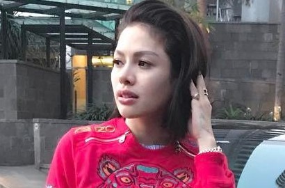 Wah, Nikita Mirzani Gandeng Bule Romantis dan Mapan Asal Italia