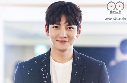 Bak Sutradara, Seriusnya Ji Chang Wook Monitor Akting Pemain 'Suspicious Partner'