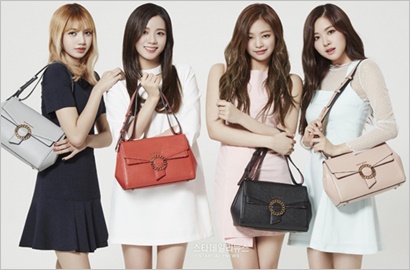 Black Pink Tampil Cantik dan Mempesona Jadi Model Iklan Tas