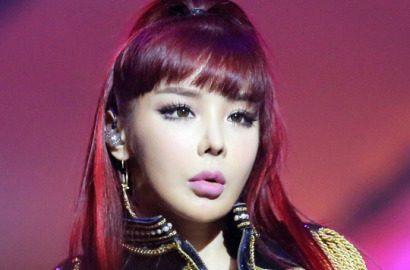 Pamer Foto Candid Ini, Park Bom Panen Hujatan Disebut Malu-Maluin