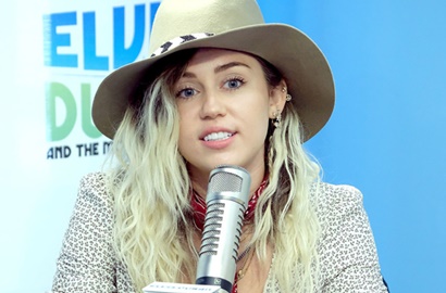 Miley Cyrus Menyesal Tampil Bugil di MV 'Wrecking Ball'