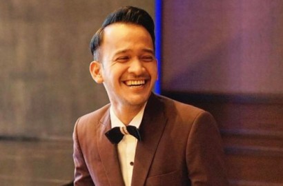 Tetap Kuliah Meski Sibuk Jadi Artis, Ruben Onsu Tuai Pujian Netter