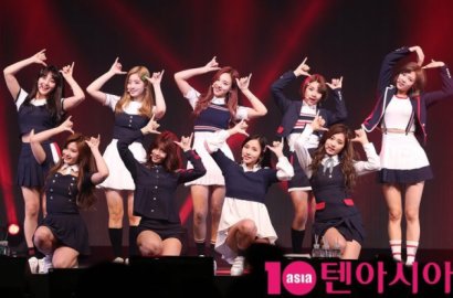 Twice Pose Cantik di Majalah, Tzuyu Ungkap Hubungan Para Member