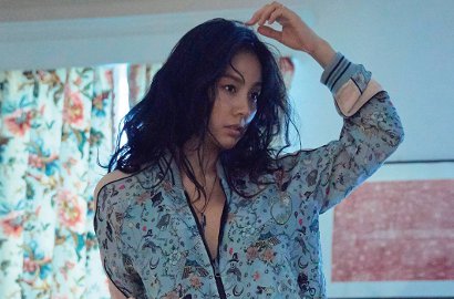 Pakai Baju Transparan, Lee Hyori Super Seksi dan Menggoda di Foto-Foto Ini