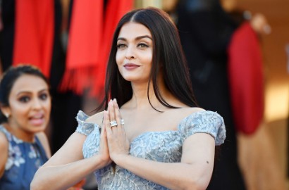 Cantiknya Luar Biasa, Aishwarya Rai Kenakan Gaun Cinderella di Festival Film Cannes