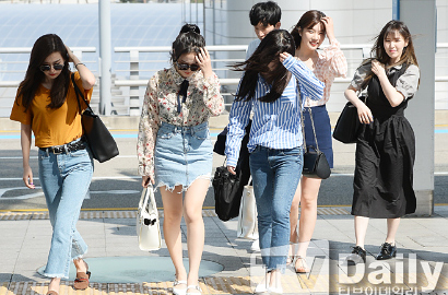 Siap Terbang ke Jakarta, Red Velvet Usung Gaya Boyish Hingga Feminin