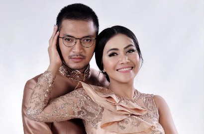 Bantah Settingan, Denada Tahan Tangis Saat Curhat Ihsan Menjauh