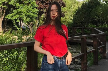 Pakai Gaun Berkilau, Cantiknya Krystal Bak Putri Tidur di Negeri Dongeng