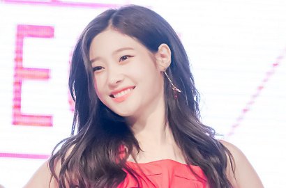 Jadi Korban Lagi, Foto Ini Bikin Jung Chae Yeon Dibully Punya Kaki Manly