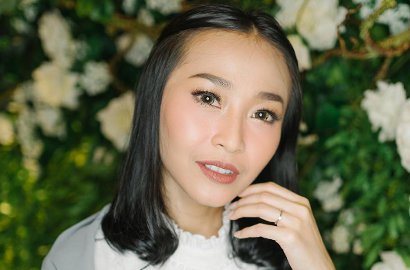 Pamer Punggung Mulus, Rinni Wulandari Dihujani Cibiran Pedas