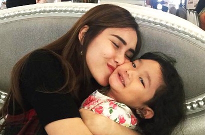 Kaki Bilqis Diejek Gempor, Ayu Ting Ting Tantang Haters untuk Ketemu