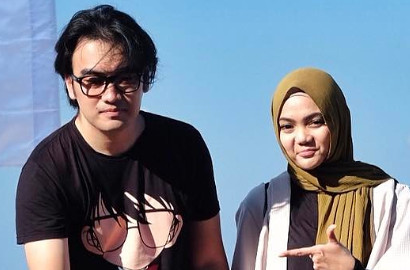 Rina Nose Unggah Foto Seru Ini, Komentar Mantan Suami Bikin Netter Baper