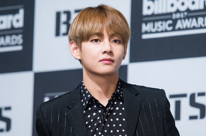 Rapi dan Mewah, Fashion Airport Ini Buat V BTS Bak Eksekutif Muda