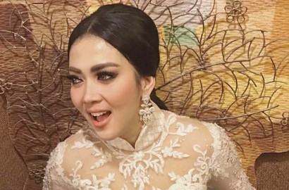 Liburan di Singapura, Syahrini Sedot Lemak Demi Tubuh Langsing?