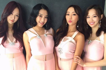 Angkat Kaki Hingga Tiduran di Panggung, Intip Kocaknya Pose Seksi Ala Sistar