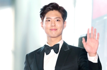 Ikut Kekinian, Begini Reaksi Park Bo Gum Coba 'Live' di Medsos