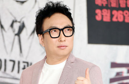 Demi 'Infinity Challenge', Park Myung Soo Bersihkan Jendela Luar Gedung di Lantai 123