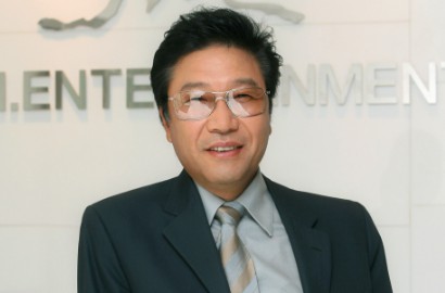 Beredar Foto Lee Soo Man Minum Wine di Konser EXO, Netter Beri Komentar Pedas