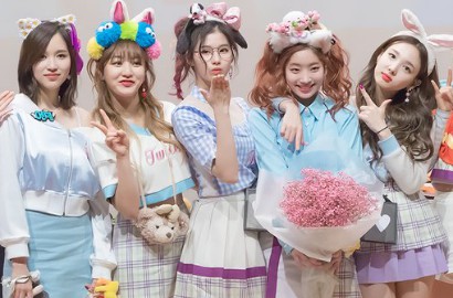 Ini yang Dilakukan Para Member Twice Saat Pertama Kali Dapat Bayaran