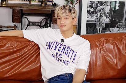Pamer Rambut Baru, Jinwoon 2AM Umumkan Bakal Comeback Solo