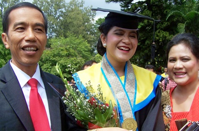 Patut Jadi Panutan Cewek Masa Kini, Ini Lho 6 Potret Kesederhanaan Iriana dan Kahiyang Jokowi